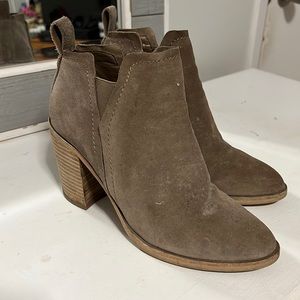 Dolce Vita Suede Ankle boot 7.5